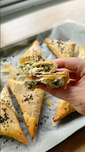 VEGAN spinach and chive filo pastries 🍃✨