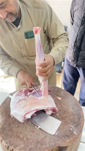 Amazing mutton cutting skills 🥩🥩😱 #noorani #meatmarket #food #cuttingskills #lamb