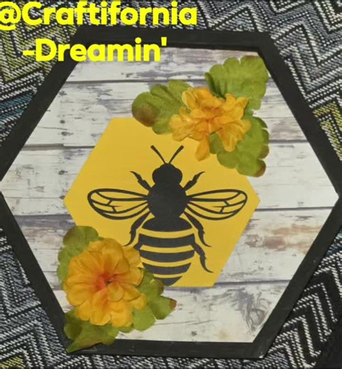 🐝✨ Oh honey, this bee craft is buzzing with cuteness! 🌻 From the happy bees to the sunflowers and rainbows, it’s giving sweet summer vibes and a whole lot of handmade love 💛🎨 🌸🐝 #BeeCrafty #BuzzingWithJoy #HandmadeHoney #BeeHappy #CraftiforniaDreamin