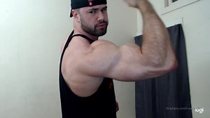 Max Wood猛男展示肌肉【一】