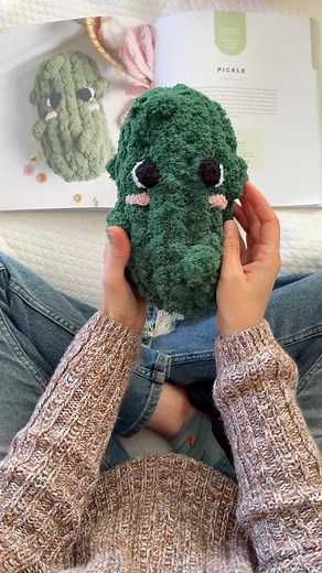 Get Started in Finger Knitting: Petunia the Pickle Pattern