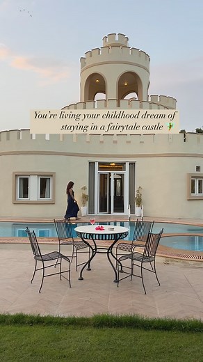 Castles in India? Believe us, it’s real—and it’s magical! ✨ 📍 Mystic Castle, Jaipur, Rajasthan 3 Rooms | 9 Guests ✨Unique desert castle-style architecture. ✨Well-manicured lawn with blooming flowers – perfect for morning walks. ✨Luxurious interiors with curated wooden furnishings and white walls. ✨Spiral staircase leads to a terrace ideal for candlelight dinners. ✨Glistening swimming pool under a canopy of trees. Lawn comes alive in the morning sunlight. ( Hidden Gem, Castle in India, Unique st