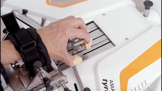 Amadeo - Finger-Hand-Rehabilitation | Carole Depalmas