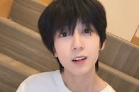 TF家族杨博文被北京十二中录取！中考成绩为479分（满分510分）为北京丰台区79名;其中三科满分考前在机场飞机上写作业为常态_腾讯新闻