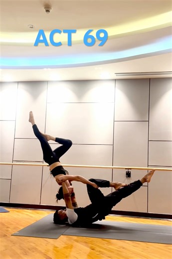 Acro Yoga || Shoulder Stand Tutorial ||#acroyoga #acrobatics #elitefitness #vietnam #india