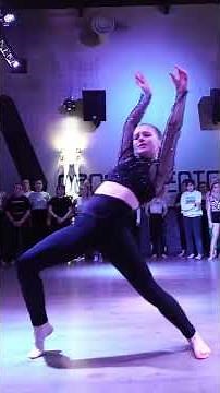 This little 12-yr Ukrainian dancer impresses the whole room 😱 #dance #viral #paris