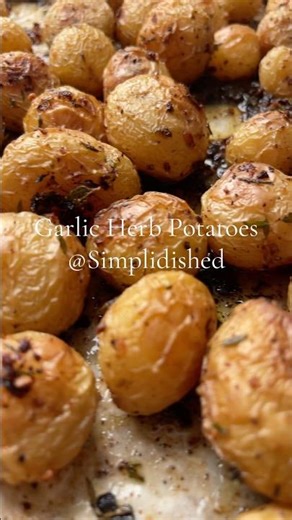 HOW TO ROAST POTATOES IN THE OVEN