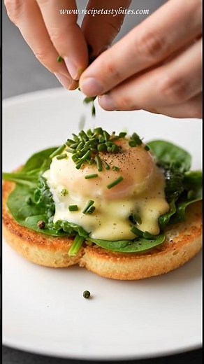 Easy Eggs Florentine 🥬🍳 | Creamy Brunch Recipe