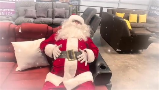 ¡Prepárate para la Navidad con Corporación Casa Musical! 🎄 Te invitamos a nuestro Gran Bazar Navideño, un evento lleno de ofertas y diversión para toda la familia. 👨‍👩‍👧‍👦 ¿Cuándo y dónde? 🗓️ Fechas: 19 y 20 de diciembre ⏰ Horario: Desde las 10:00 AM 📍 Lugar: Parqueo de Casa Musical Calzada Las Palmas ¿Qué encontrarás? 🛏️ Promociones increíbles: en Camas, muebles de sala y electrodomésticos de las mejores marcas, entre muchos productos mas! 🥳 Actividades para toda la familia: Payasos pi