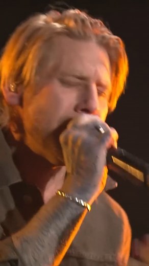 Såg ni Jay Smith på Idol i lördags? 🤩 Han sjöng “Glasshouse” tillsammans med Ingrid Enckell. Någon mer som fick gåshud? 😍 | Universal Music Sweden