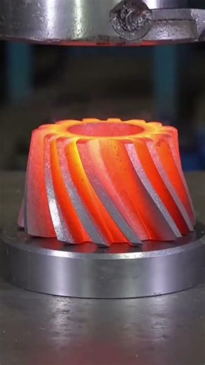 Hydraulic Press vs Red-Hot Steel – Extreme Crushing Test! 🔥