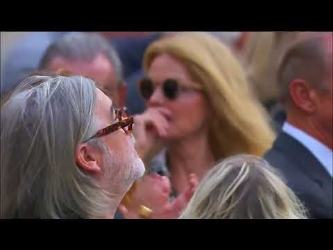 Hommage à Belmondo: la garde républicaine joue la bande originale du "Professionnel"