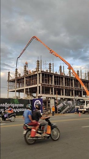 How Column Concrete Is Poured with a Boom Pump – Building Construction Site