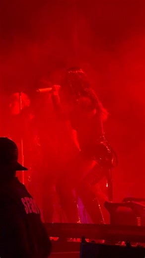 Spirit Box Holy Roller live featuring Spencer from Periphery #courtneylaplante #spiritbox #live