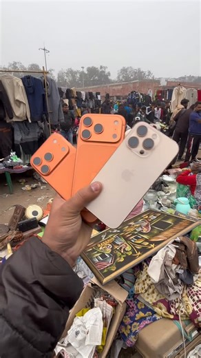 Inzar Vlogs on Instagram: "Chor Bazaar Delhi 2 iPhone 17 Pro Max mil gaya Address- Delhi Chandni Chowk, Chor Market Only Sunday Near metro Lal Quila #iphone17promax #iphone14promax"