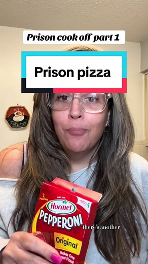 How to Make Homemade Prison Pizza: A Creative Recipe from Prison Cook Jennifer
