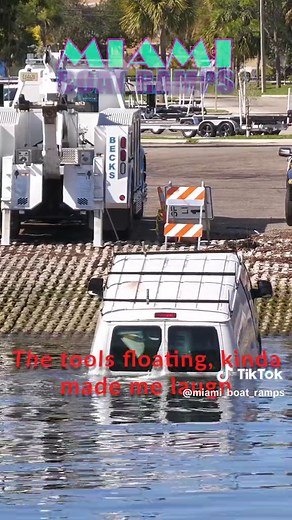 Heavy Hauler Rescues Sunk Boat at Miami Boat Ramp