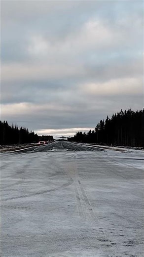 F/A-18C Hornet Landing On Highway Road Base - November 2025 - Finnish Air Force / Ilmavoimat