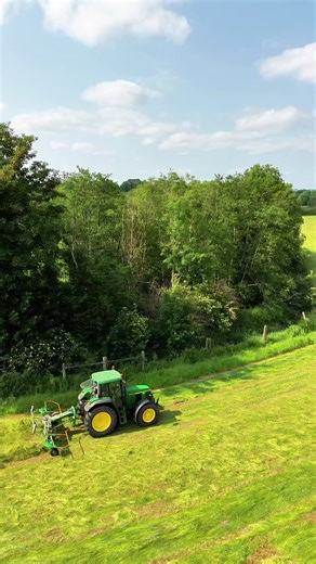 John Deere 6910 Tedding Techniques in Silage Farming