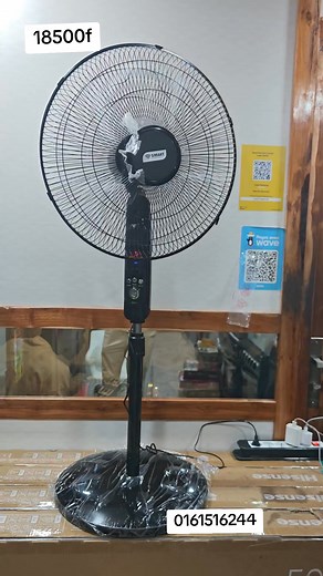🌬️✨ FINI LES CHALEURS ! Voici le ventilateur qui te rafraîchit… sans que tu bouges d’un doigt ! 😎🔥 Tu veux un ventilateur puissant, silencieux et surtout PRATIQUE ? Voici le nouveau Ventilateur Smart 18’’ avec télécommande… à seulement 18.000 F chez Moubastore ! 💥 --- ✅ Pourquoi tout le monde l’adore ? ✔️ Télécommande incluse → change la vitesse depuis ton lit ou ton canapé ✔️ 3 vitesses puissantes pour un vent frais immédiat ✔️ Mode oscillation pour rafraîchir toute la pièce ✔️ Design stabl