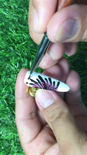 Elegant Peacock Feather Nail Art l Simple Black & Pink Fan Design #shorts #nailart #satisfying