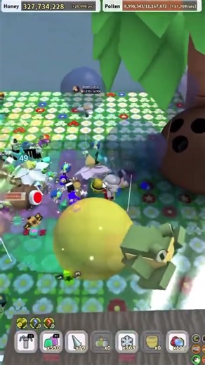 Halfway through the fight the Coconut Crab went invisible 💀 #beeswarmsimulator #roblox #gaming #bug #fyp