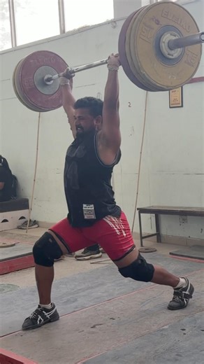 Heavy weight. Strong mindset. No excuses. 🏋️‍♂️🔥 #weightlifting #training #gym #shortvideo #shorts