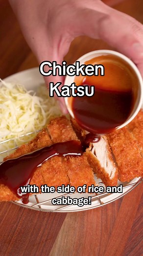Let’s make Chicken Katsu that golden, crispy and most importantly juicyyyy! Full Recipe is on our Blog, LlNK is in our Bl0! Just type “Chicken” in the search!❤️ #katsu #chickenkatsu #friedchicken #recipes
