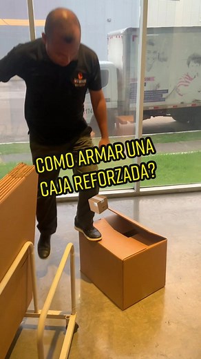 Mira lo facil que se arman y su resistencia es increible💪🏻 Si buscas cajas de carton estas son las ideales para mudanzas, almacenar y transportar objetos 📦📦!! De venta en nuestras oficinas, Costa del este parque industrial, al lado de implosa! #istoragepanama #storagehacks #cajasparamudanza #boxes #panama #costadelestepty #storagesolutions
