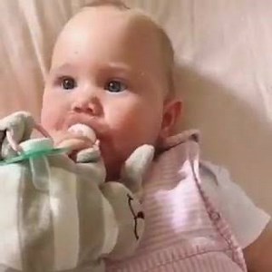 Sleepytot HOT TIP! You need your 󾭙's back! Sleepytots can help your baby from 6 months on to find their own dummy in the middle of the night. 󾬓 Be sure to give your little one some daytime play with Sleepytot so they can explore and learn all by themselves 󾮞 | Sleep Tight Babies