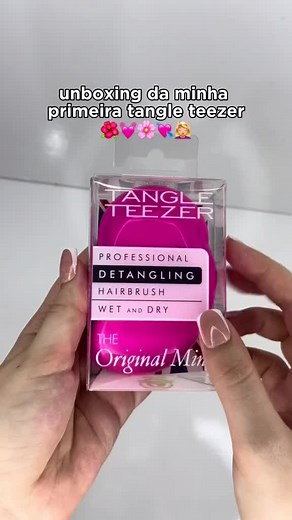 A @julia_jarroque arrasou nesse unboxing 😍😍😍✨️ A The Original versão Mini é tão fofa e maravilhosa, não é mesmo?!🥹💓 #umboxing #escovatangleteezer