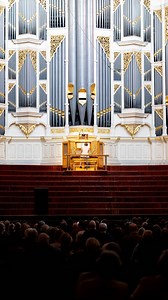 There’s nothing quite like the sound of the Sydney Town Hall grand organ in all its glory. Join us for a free concert, 12:30pm, Thursday 28 December. You’ll hear some of Australia’s finest young organists play at our final organ recital of the year. No bookings are needed and entry is free. Hit the link in our bio for more. #sydney #organ | City of Sydney