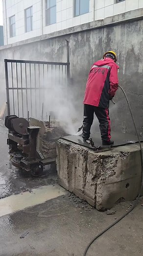 Water Jet Cutting Techniques: Exploring Three-Headed Jets