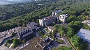 (RE)DÉCOUVRIR L’ULIÈGE EN 2 MINUTES | 🏫✨ Quels visages, quels projets, quelles priorités font battre le cœur de notre Université de Liège ? 🎬 Embarquez pour deux minutes d’images à travers nos 4 campus et nos sites internationaux ! 🤗🎓 ULiège - Faculté des Sciences Appliquées | ULiège - Faculté de Médecine | ULiège - Faculté de Philosophie & Lettres | ULiège Faculté des Sciences | ULiège - Faculté des Sciences Sociales | ULiège - Faculté de Psychologie, Logopédie et Sciences de l'Éducation | 
