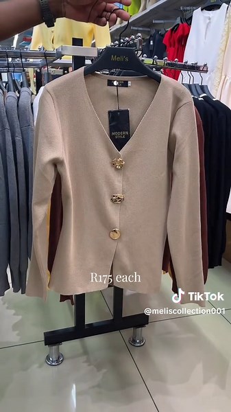 Cozy Cardigans & Light Jerseys for Winter Style