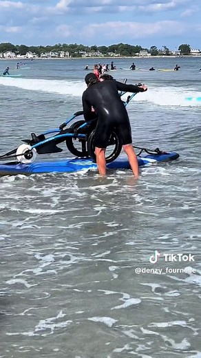This last surf session with Enzo and this legendary crew of Summer Sessions surf shop was just epitome of stoke! Nothing but smiles! Enzo is so much lucky to be part of this SS family! 💙 Cette dernière session de surf avec Enzo et cette équipe légendaire du surf shop Summer Sessions était juste le summum de l'excitation ! Que des sourires ! Enzo a tellement de chance de faire partie de cette famille SS ! 💙 #pourtoi #pourtoi #summervibes #summer #surfing #surf #inclusion #cerebralpalsy #nolimit