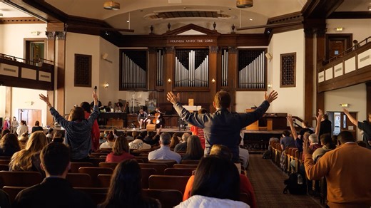 Today marks three years since the continuous worship of The Outpouring came to a close on our campus. 🤍 While the gathering paused, the Outpouring did not end. Its ripple effects continue to resound — in our chapel, in our classrooms, and in the lives of our students and seniors as they step into life beyond Asbury. The Class of 2026 were freshmen when our campus was blessed with the Outpouring, making them the last class to experience it as students on campus. We are honored to highlight their