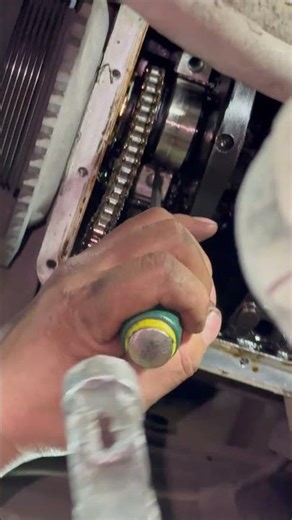 Putting the Bearings Back — Same Trick! #automobile #engineblock #mechanic #lifehacks