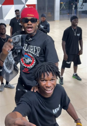 Robot girl leave him alone😂😂 tag who you see #popupgh #uptekdanceacademy #viralvideo🔥 #robotgirl