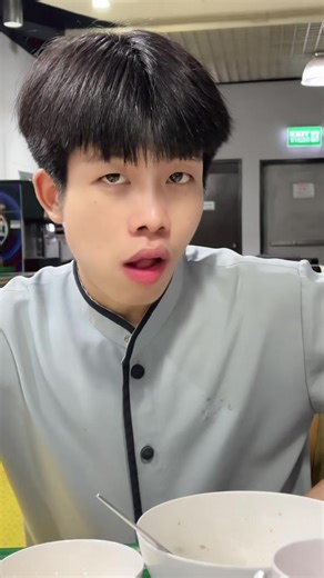 วิดีโอของ Jom Jom (@jom.jom28) พร้อมเพลง nhạc nền - 今天抖音上有什么