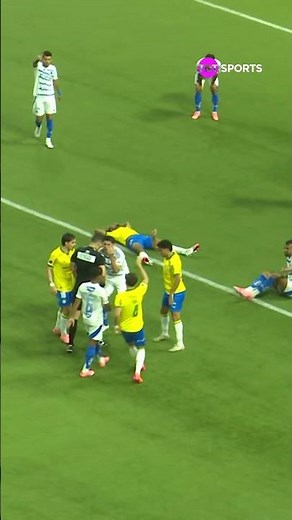 FABRÍCIO BRUNO PAROU A ARRANCADA DO ALLAN E FOI EXPULSO NESSE LANCE! #shorts