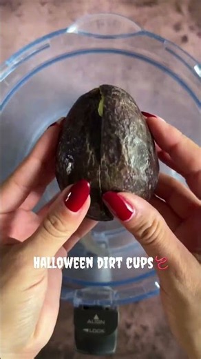 HALLOWEEN DIRT CUPS💀👻Today it’s how to make a childhood favorite of mine.