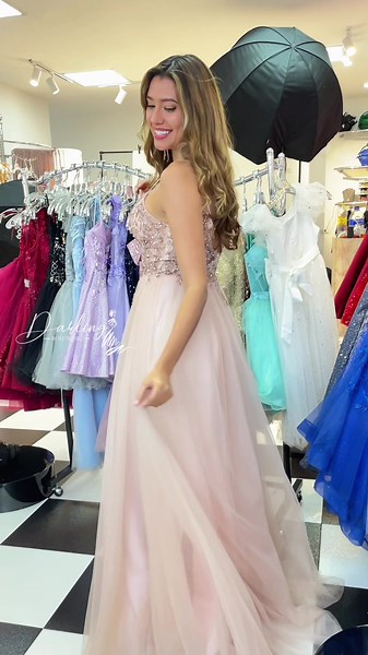 Pero se quedan con el primero que vieron 🙈👗💃 #vestidosColombia #darlingboutiquee