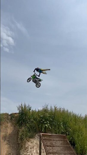 KLX110 pitbike doing fmx jumps 🤯🤟💨 #klx110 #pitbike #minibike #klx