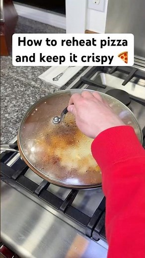 How to reheat pizza and keep it crispy 🍕 #lifetips #lifehacks #cookingtips #kitchenhacks