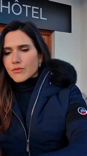 Joyce Jonathan on Instagram: "Joyeuse sans Valentin 💝 #commedhab #soffrirdescadeauxasoimeme #setenirlachandelleasoimeme #sedirebonappetitasoimeme #jiraimacheterdesmacaronscoeurs"