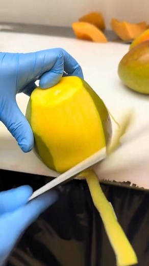 Teaching how to peel an mango 🥭 | Cooking with Love