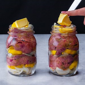 1M views · 7.6K reactions | Nevařím to ani smažím! Recept, který vždy vzbudí skvělé ohlasi: játra ve sklenici! Ingredience: kuřecí játra - 600 g cibule - 2 ks jablka - 2 ks sůl - 10 g černý pepř - 5 g sušený česnek - 5g provensálské bylinky - 5 g máslo - 20 g 500g sklenice - 2 ks Pečeme na 180°C po dobu 30 min | Cookrate - Czech | Facebook