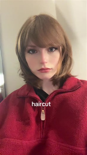 Short Haircut Styles: Wolf Cut with Side Bangs