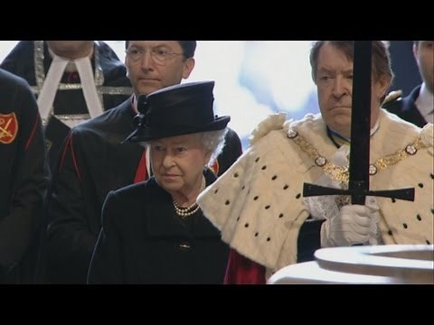 Queen arrives at Margaret Thatcher's funeral